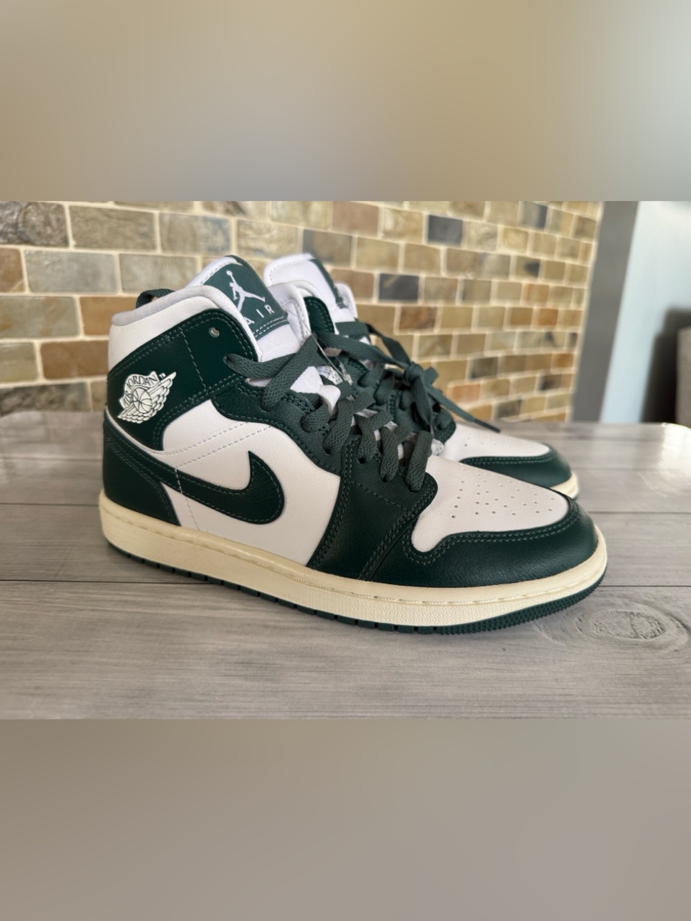 Nike Air Jordan 1 Mid Oxidized Green White Sail BQ6472-133 Women’s Size 7.5